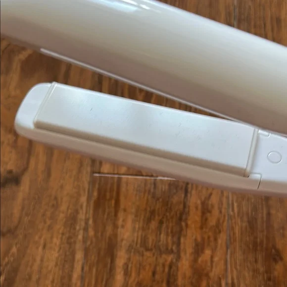 T3 Hair Straightener - Picture 3 of 7